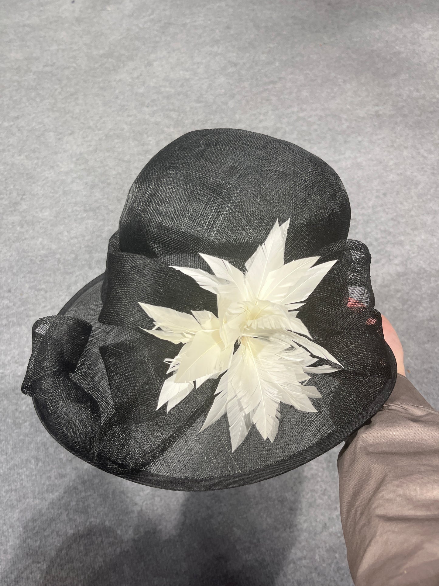 F0076 Black and ivory