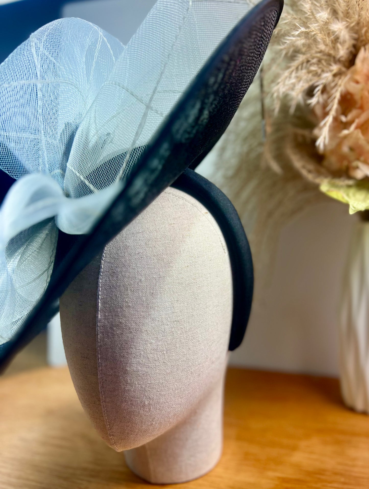 F0064 Black and Ivory