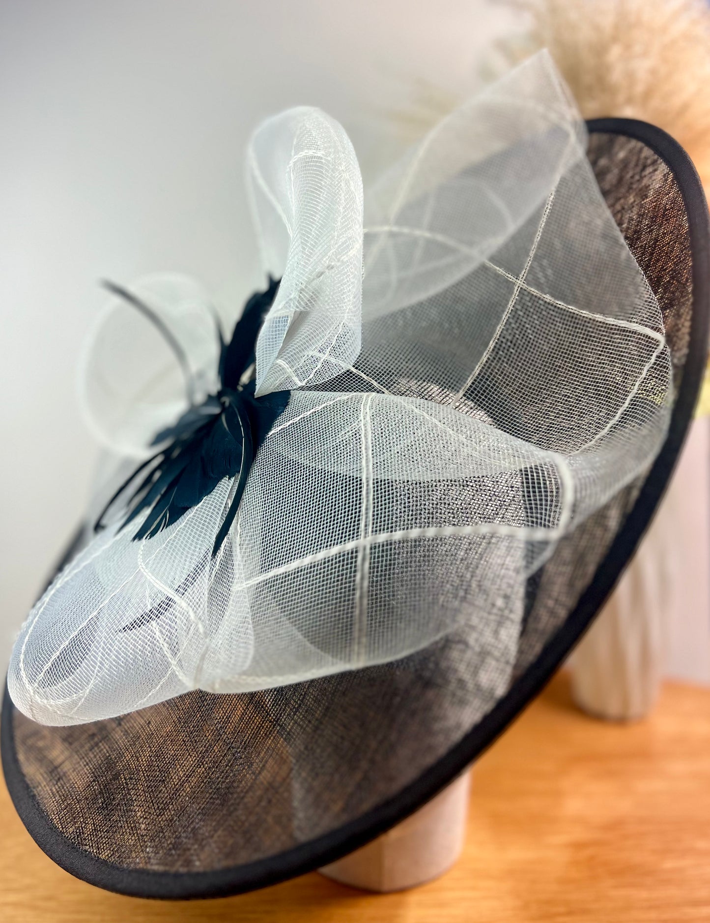 F0064 Black and Ivory
