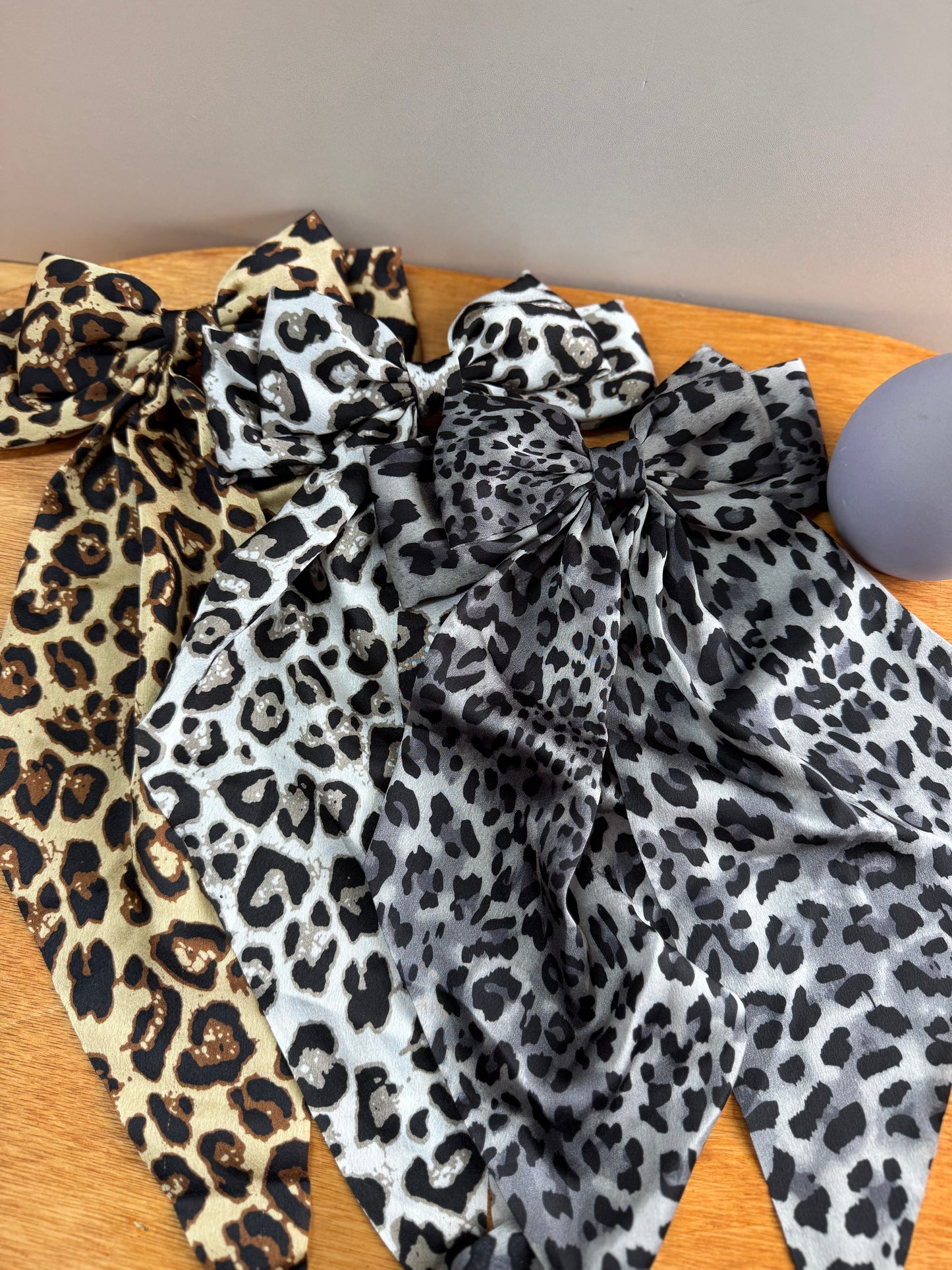 Silver Leopard Hairbow
