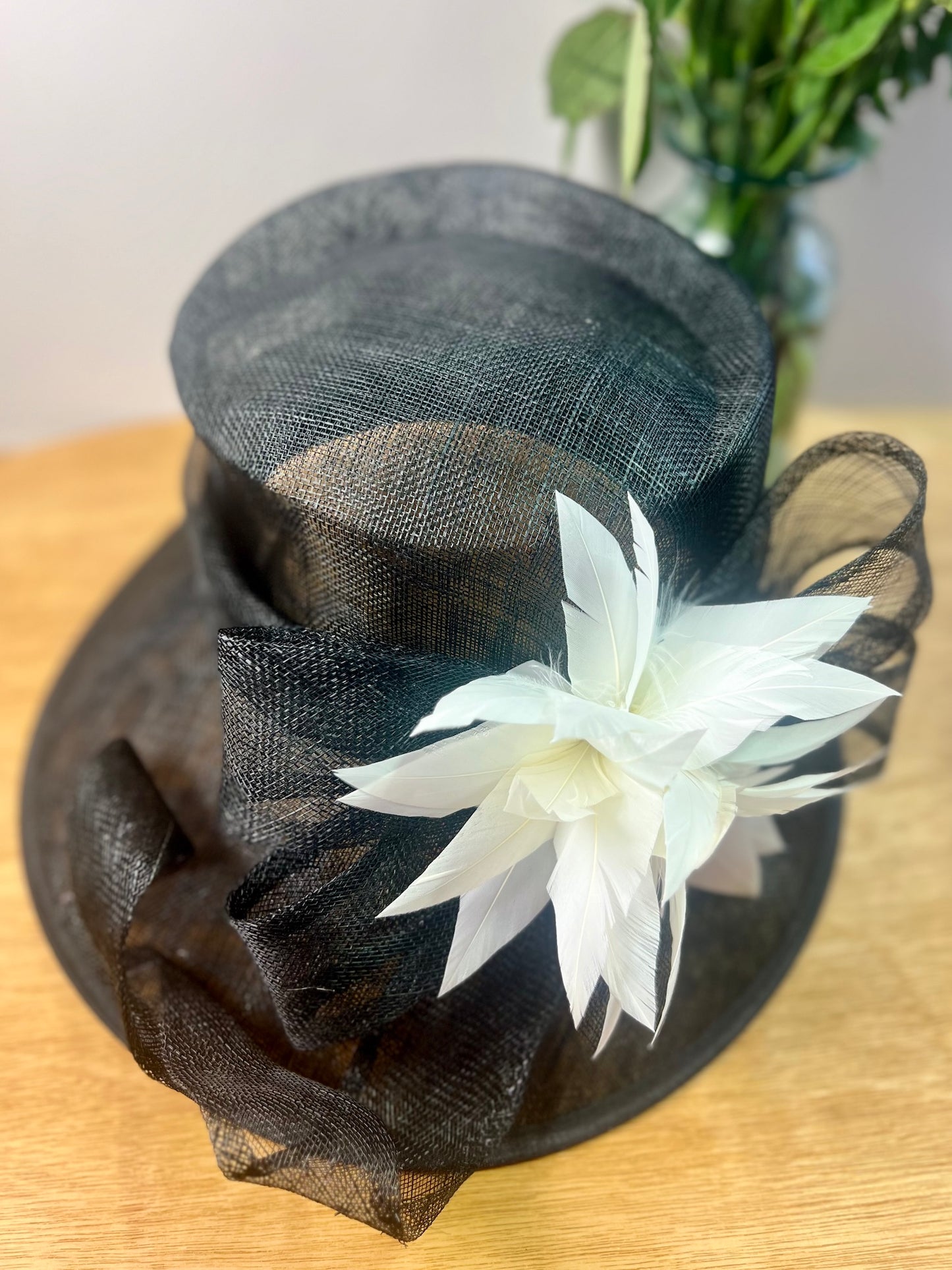 F0076 Black and ivory