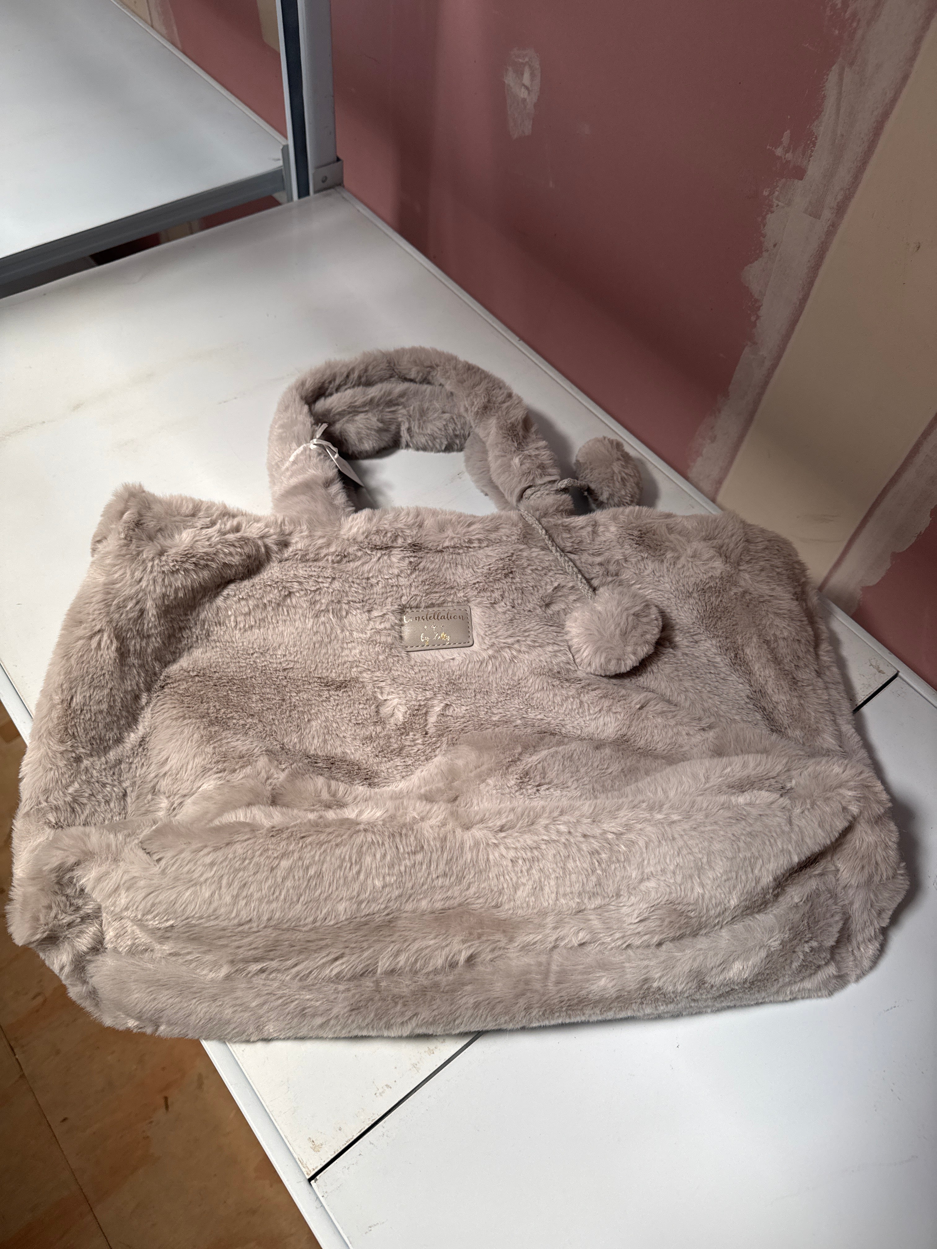 7008012 Fur Bag M