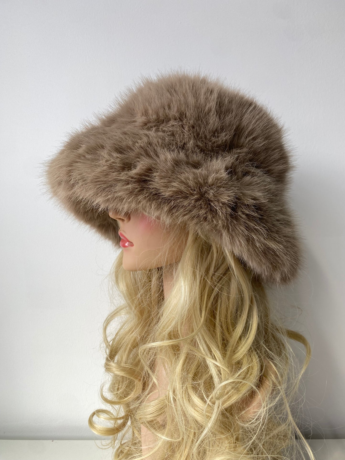 H006 Long-Pile Faux Fur Bucket Hat Camel/Beige