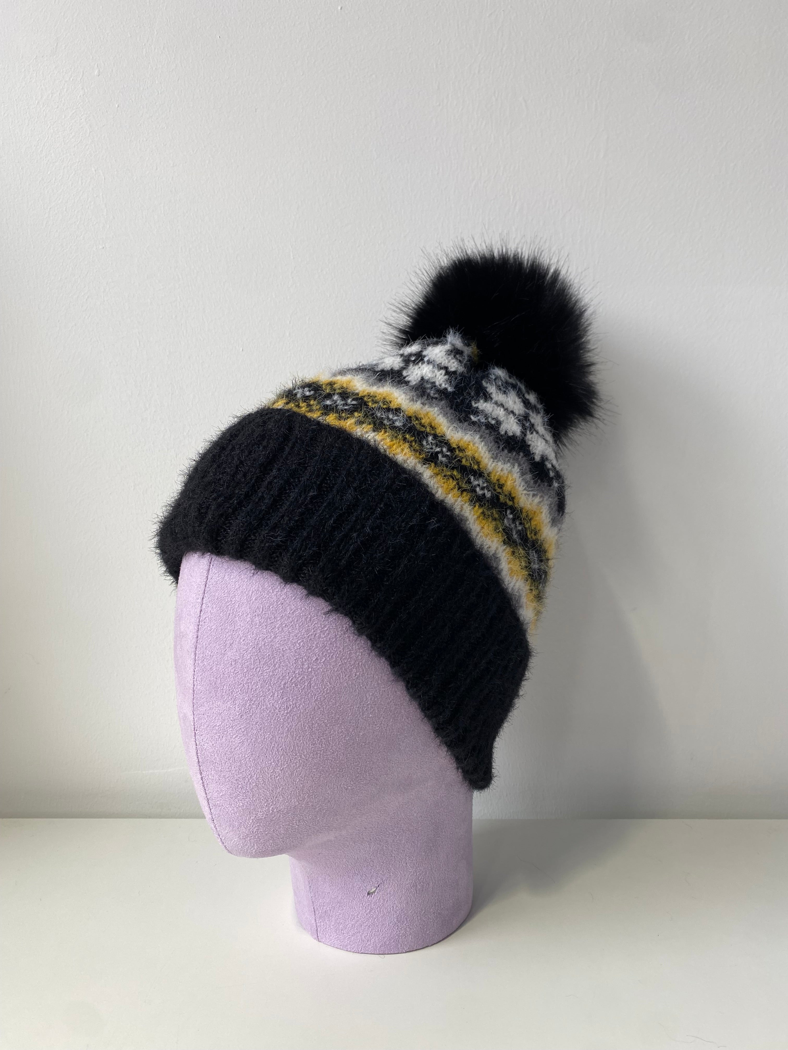 H407 Pom-Pom Patterned Fleece-Lined Beanie