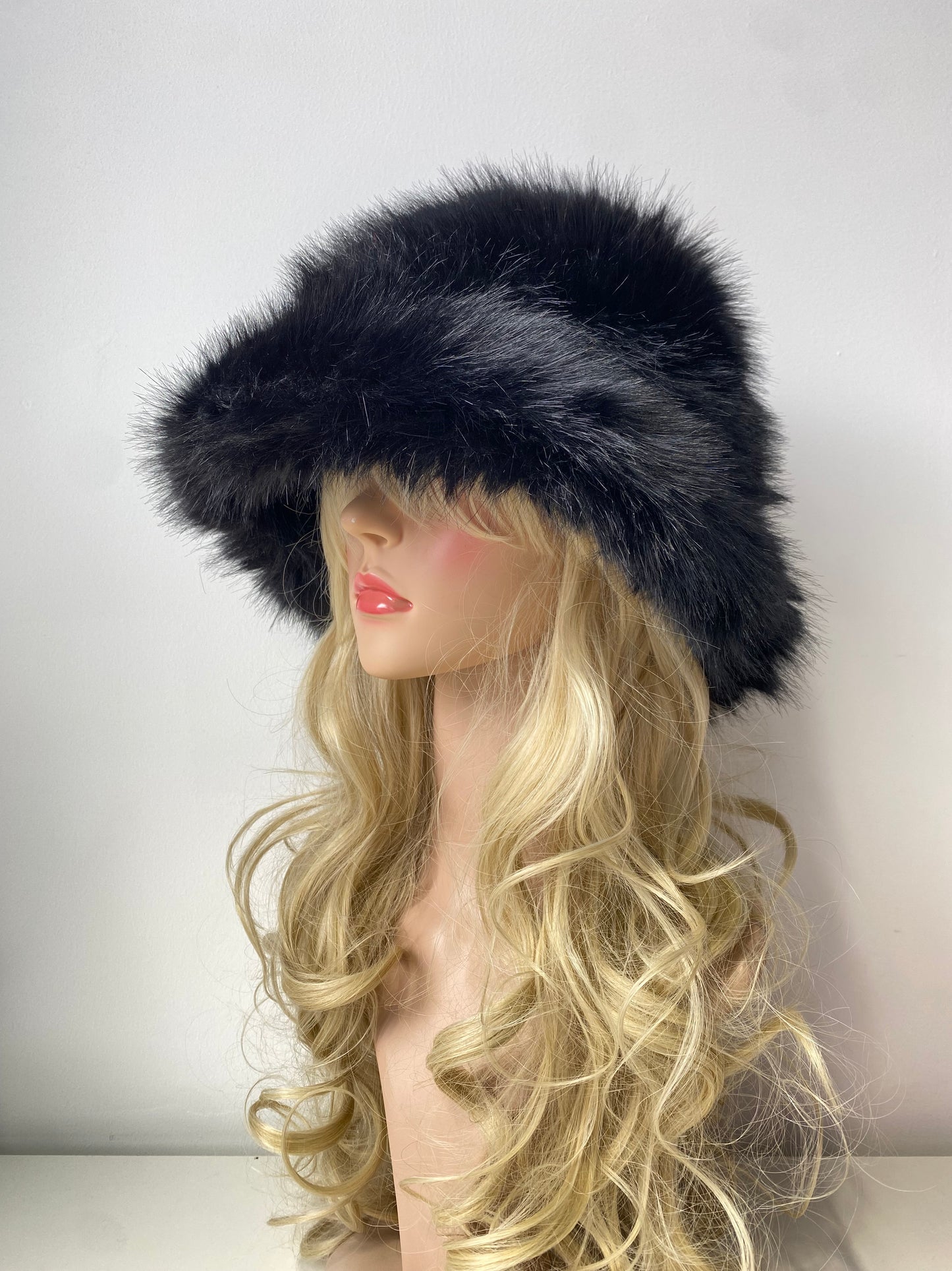 H006 Long-Pile Faux Fur Bucket Hat Black