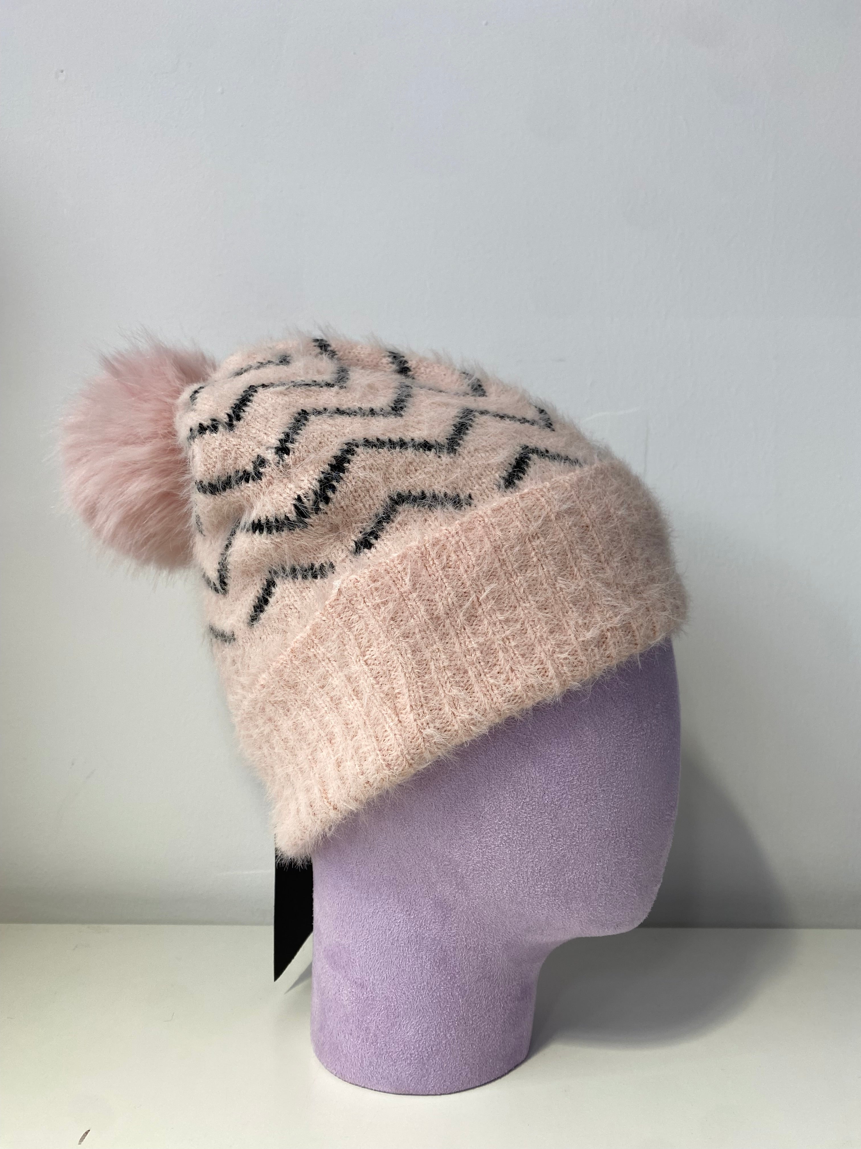 H404 Wavy Line Fleece-Lined Beanie