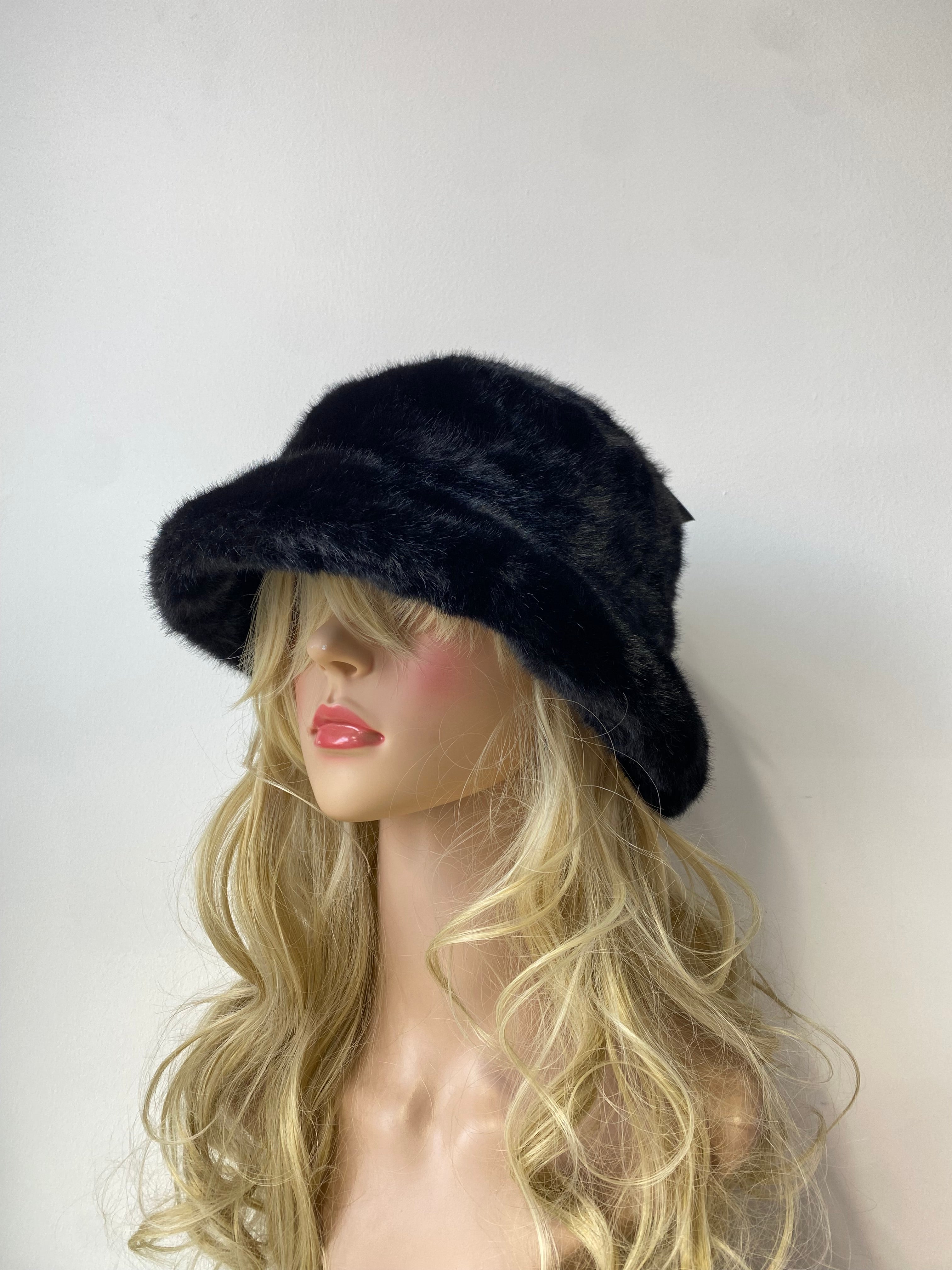 H504 Minimalist Plush Bucket Hat