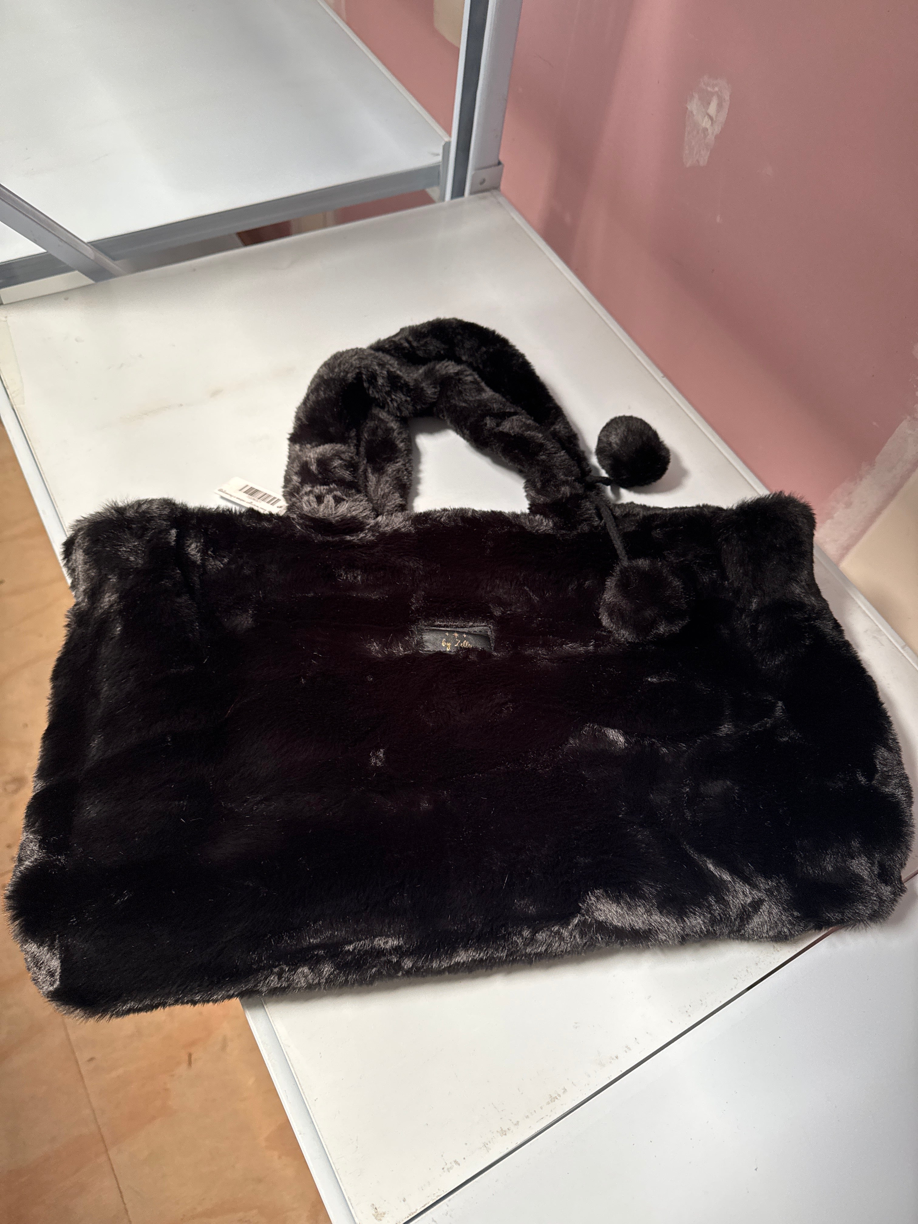 7008001 Fur Bag M