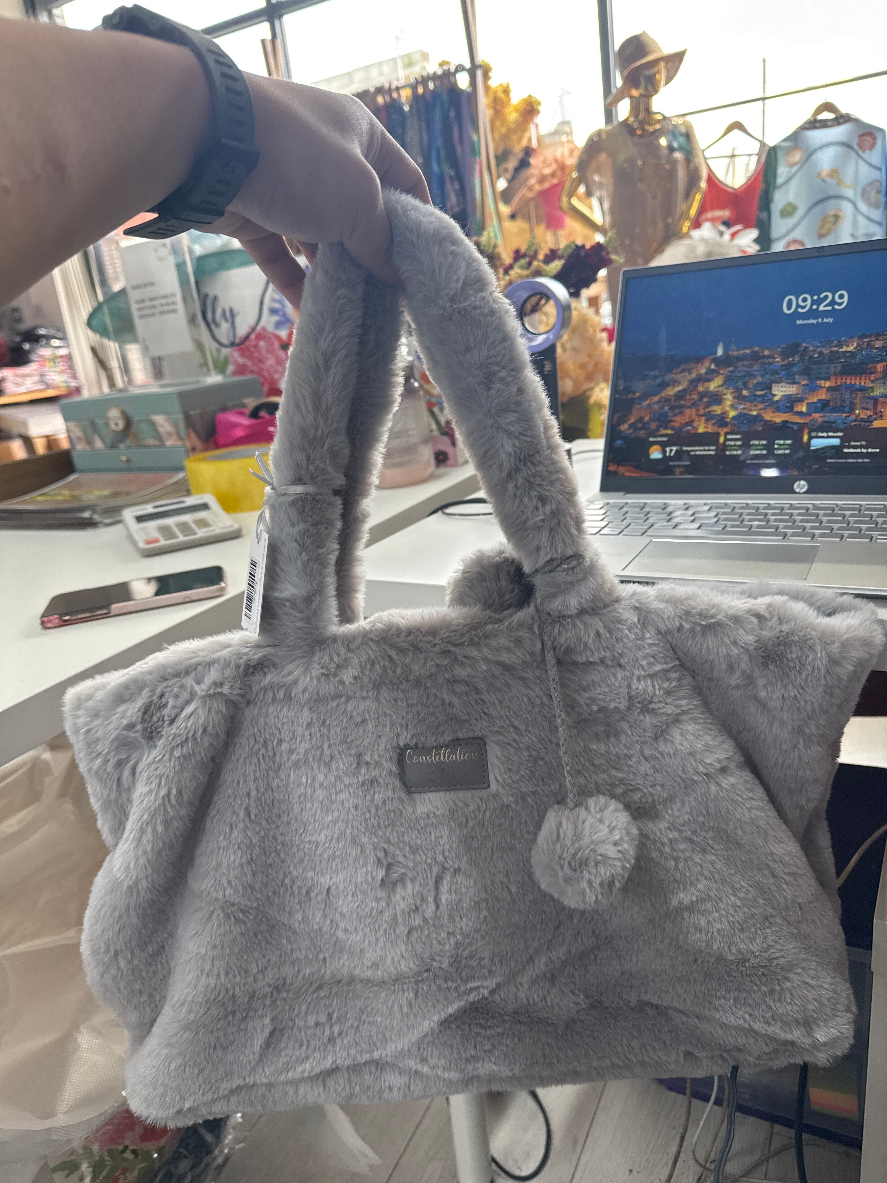 7008012 Fur Bag M