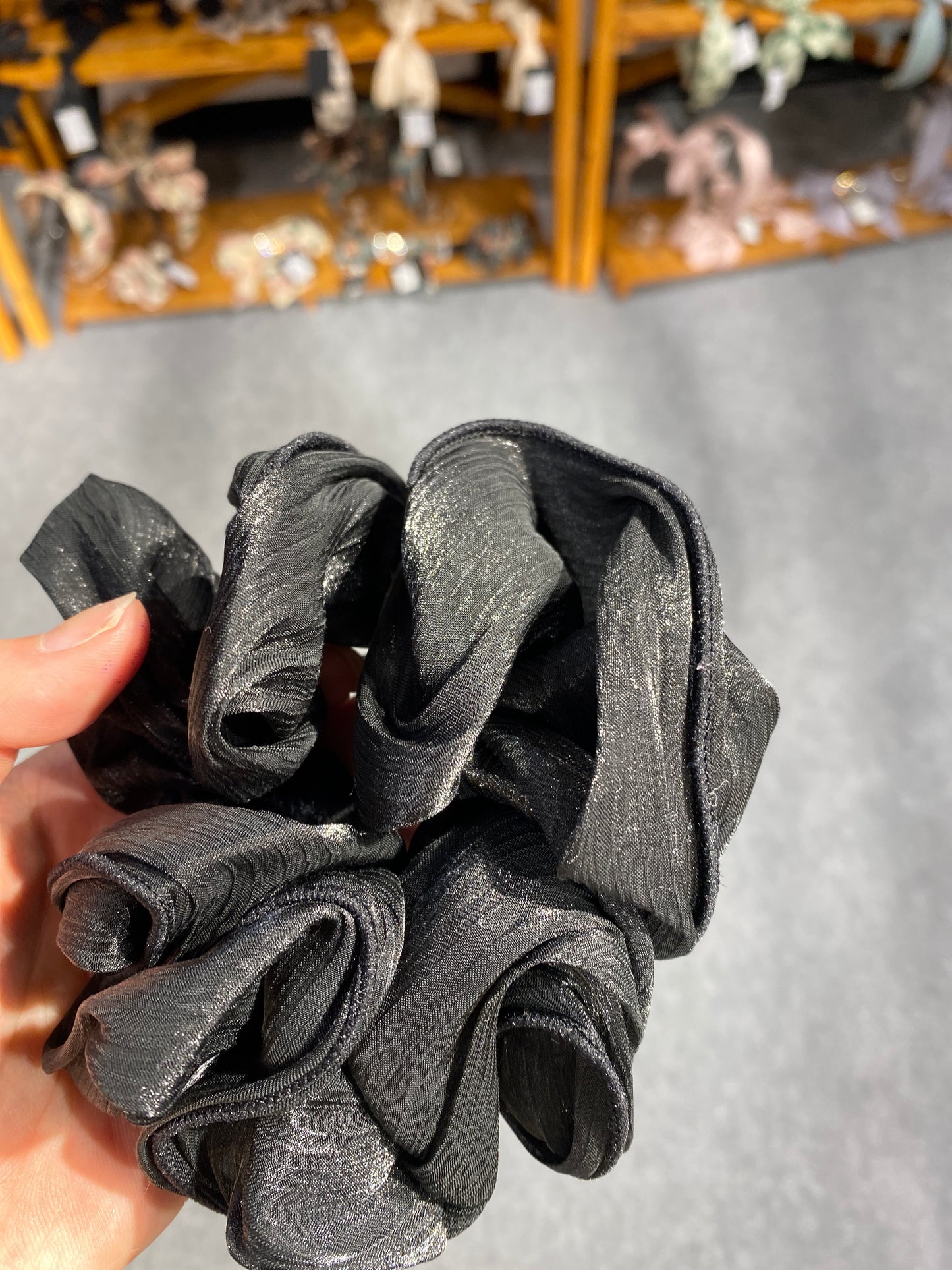 AC010 A Black Scrunchies