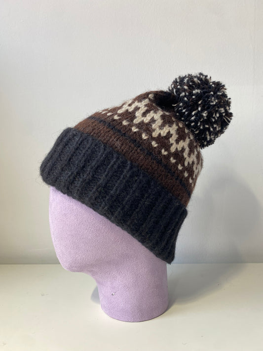 H402 Pom Knitted Pattern 10% Wool Beanie Black