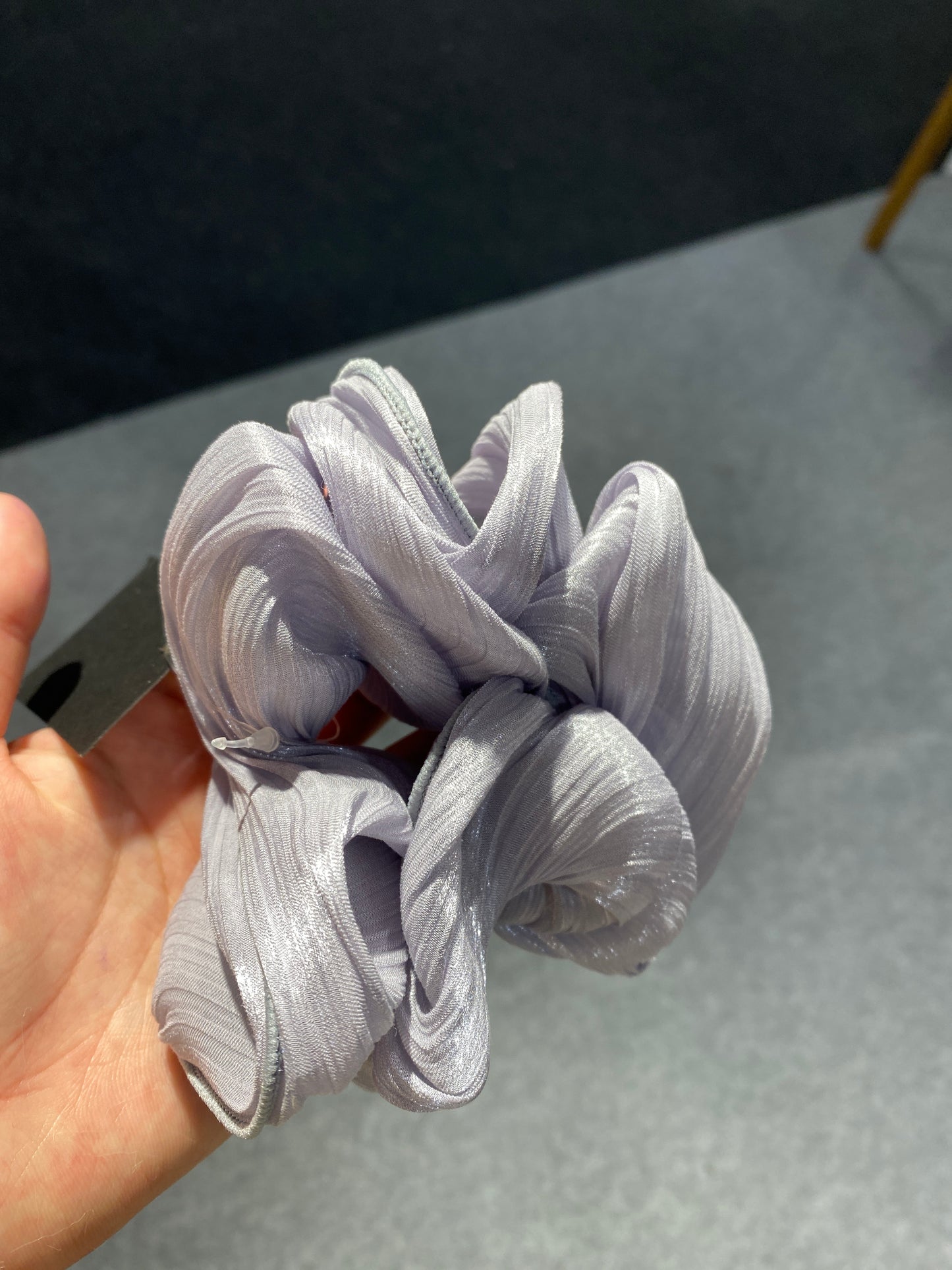 AC008 A GREY Scrunchies