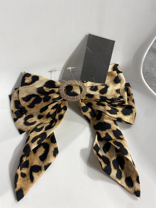 AC004 B Leopard Hair Bow