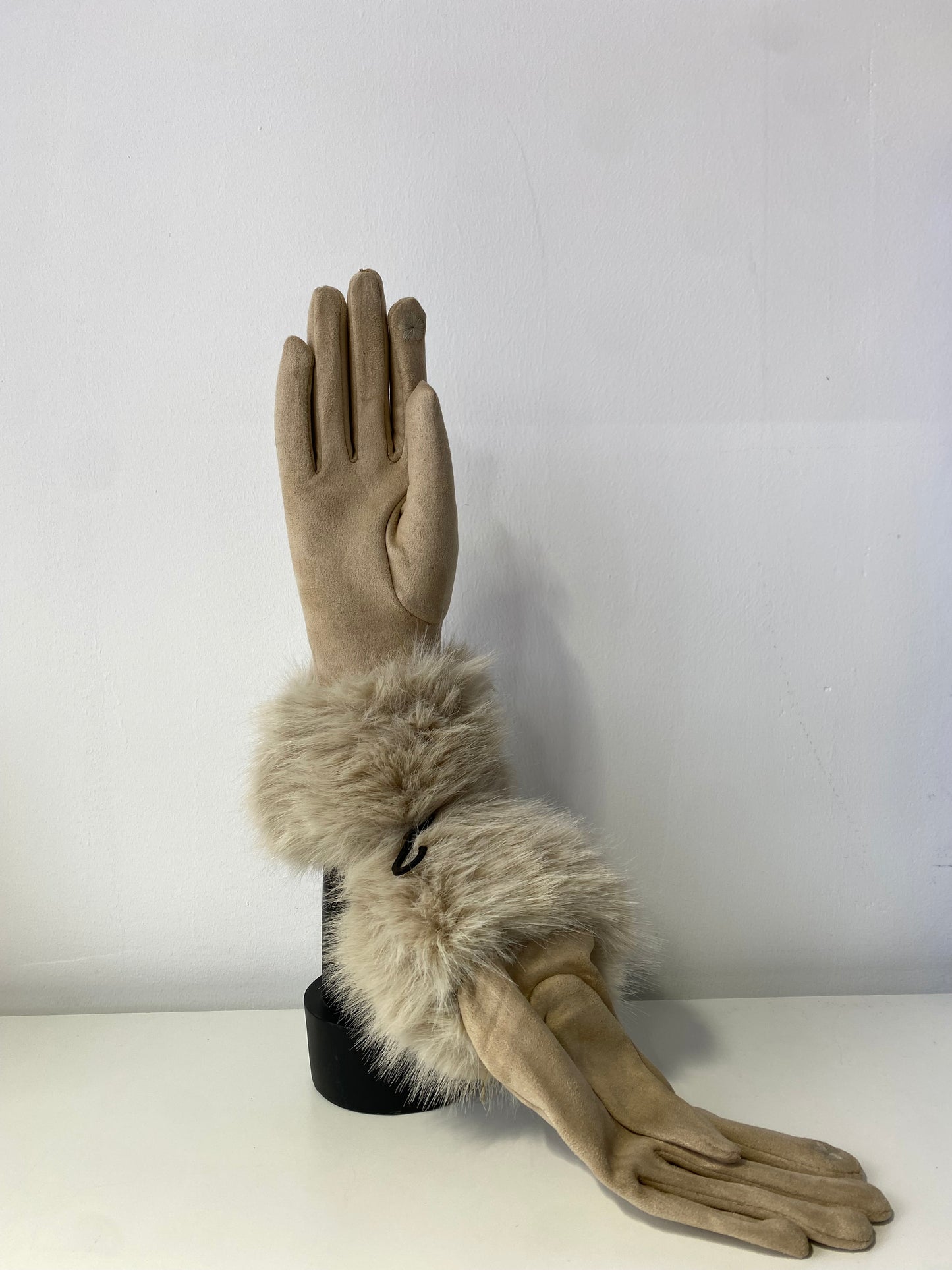 GW006 Woman Faux Fur Gloves Beige