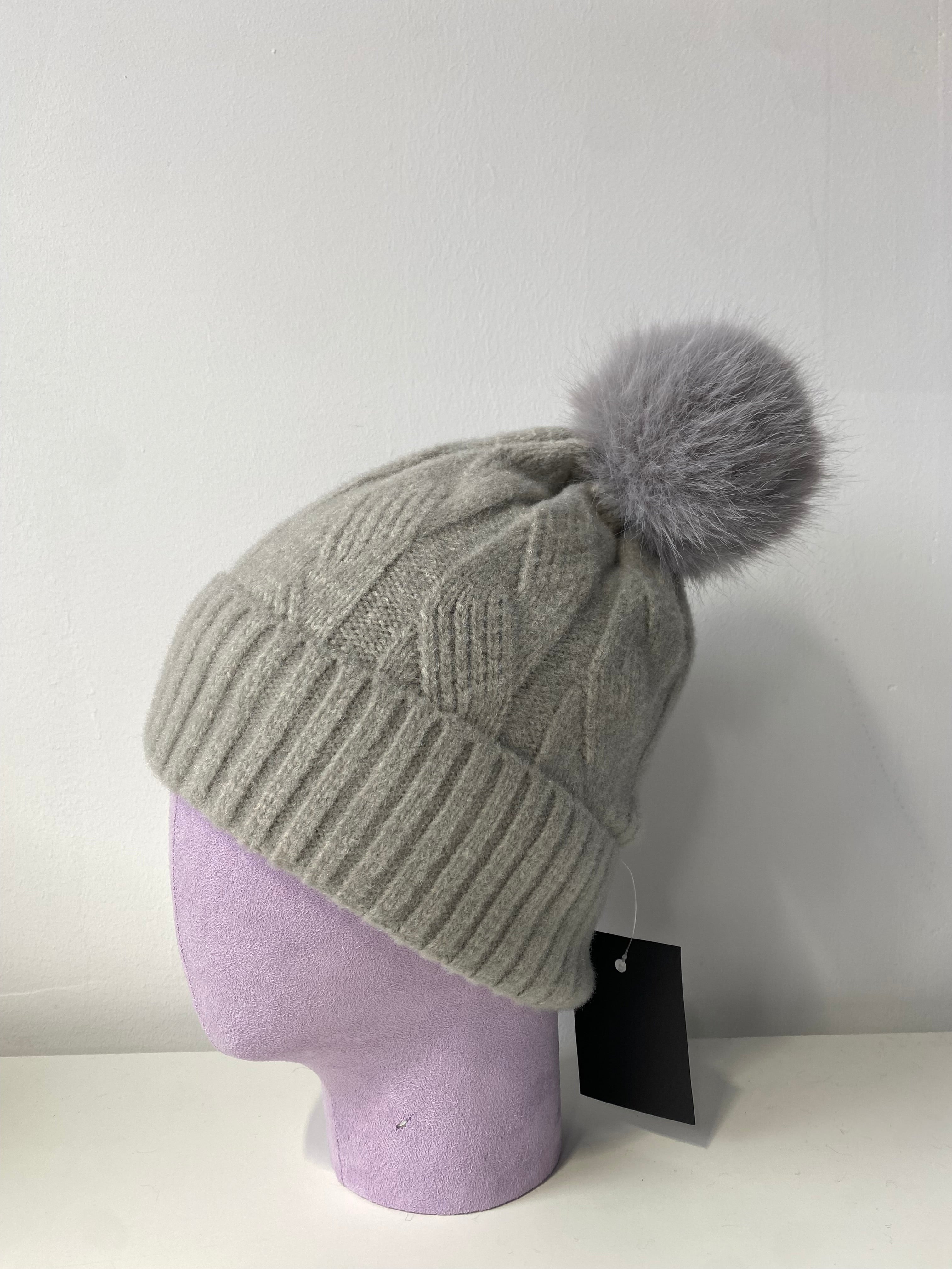 H004-1 Knit Pattern Pom Beanie