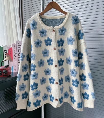 Cg1020 Beige Blue Flowers