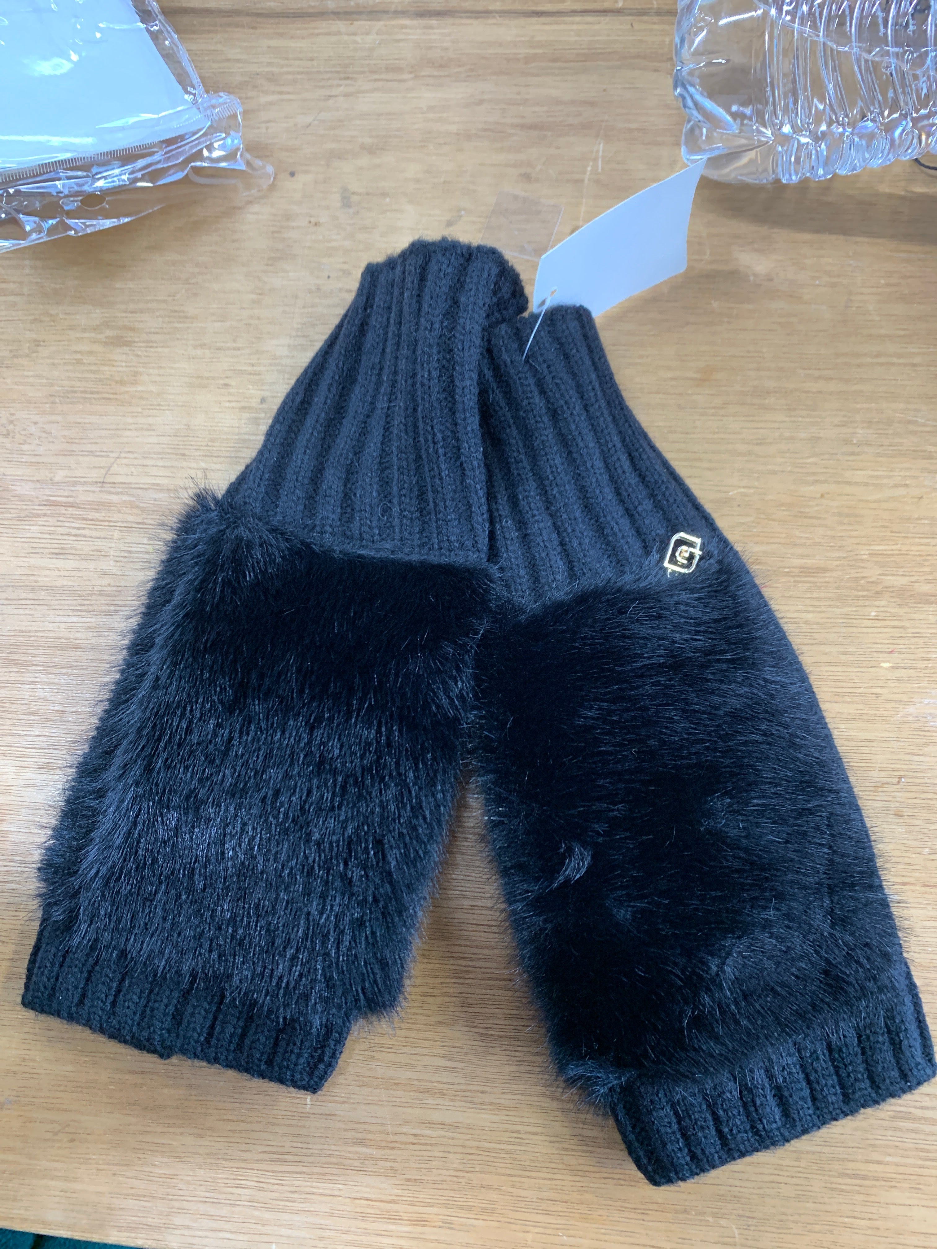 027 Fluffy Fingerless Gloves