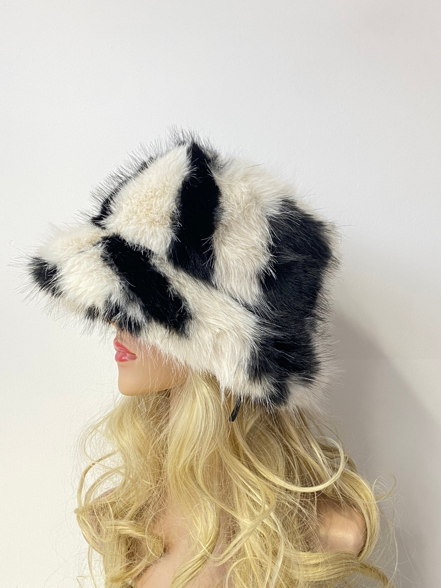 H006 Long-Pile Faux Fur Bucket Hat Black&White