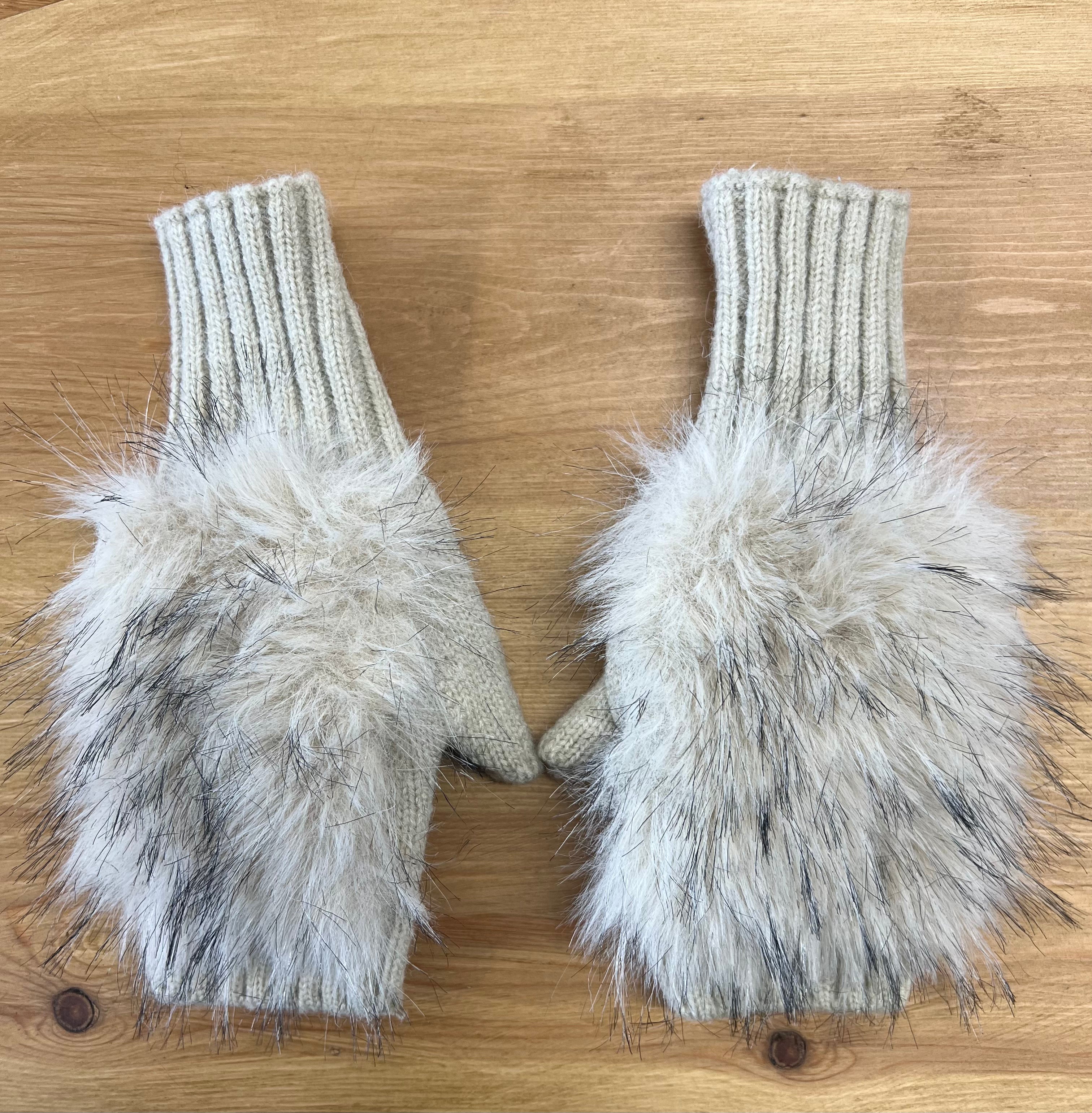 GW017 Fluffy Fingerless Gloves