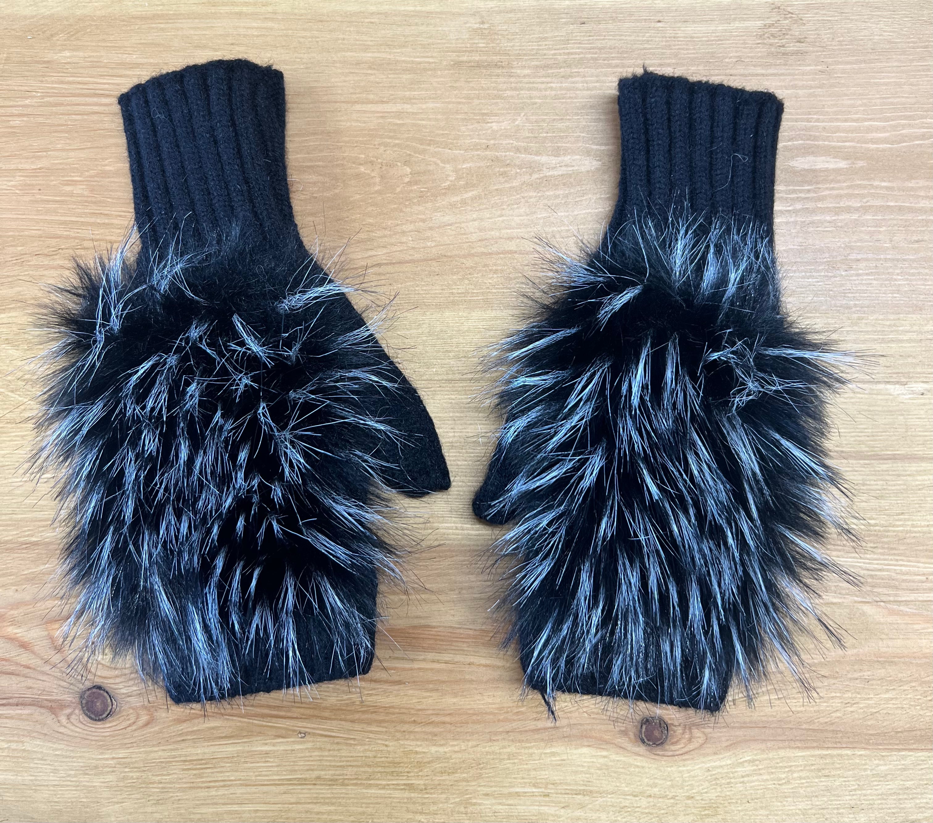 GW017 Fluffy Fingerless Gloves