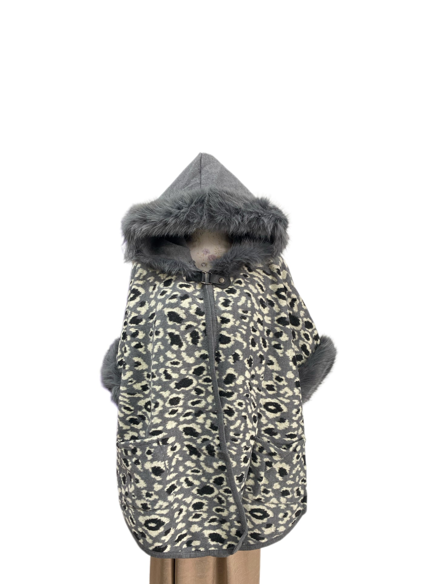 P003 Cozy Hooded Cape grey leopard