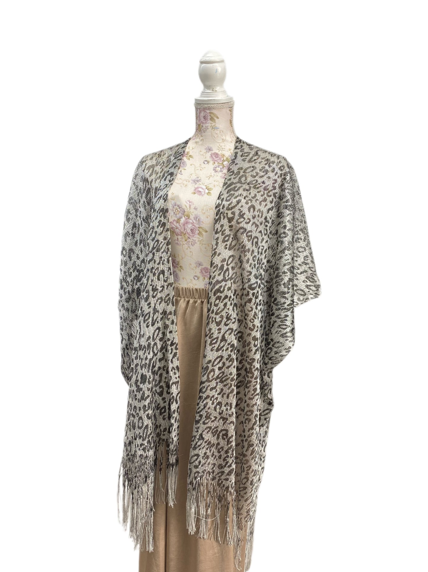 CE001 Beach Shawl silver leopard