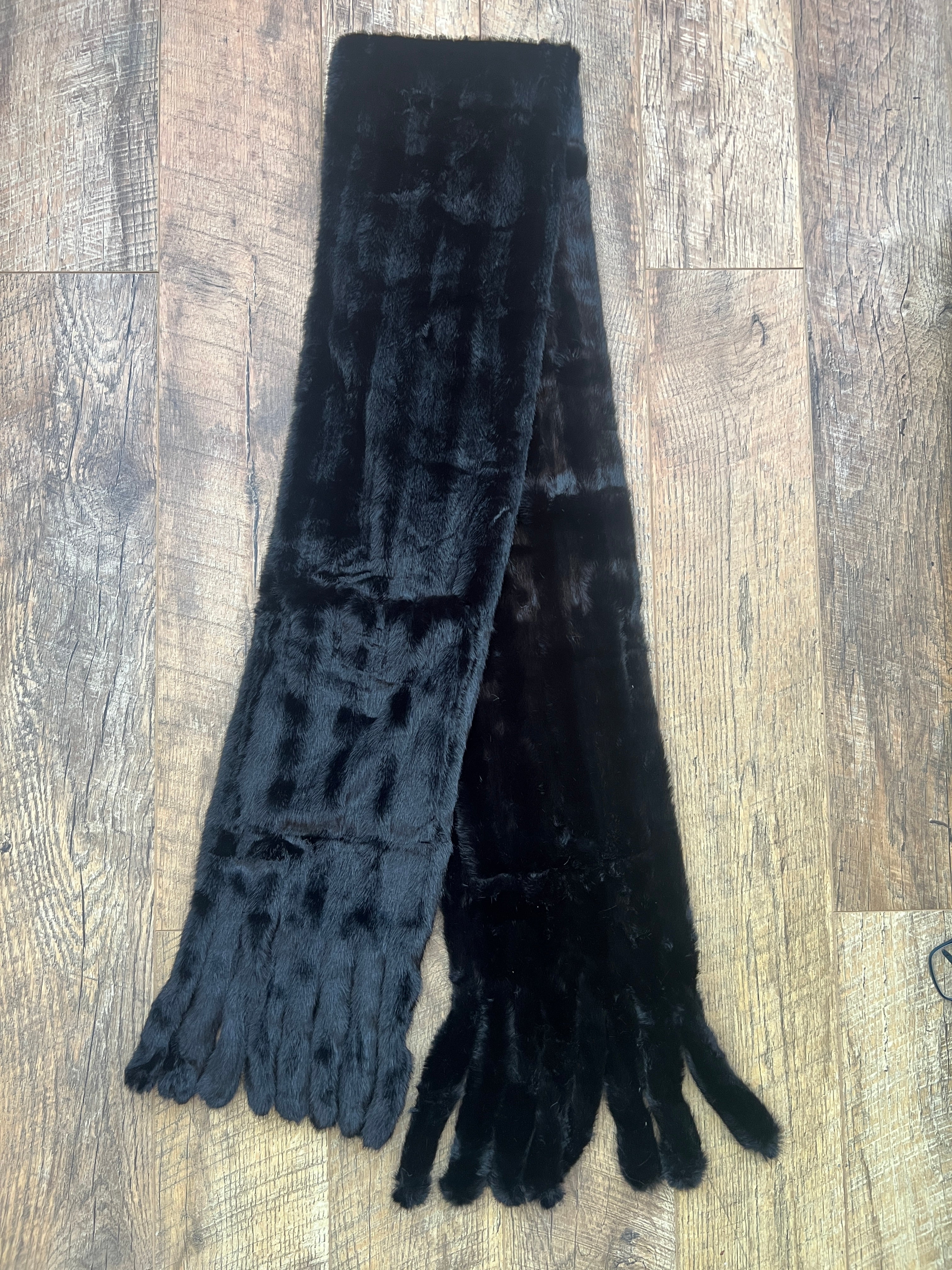 FurScarf 2026 Black