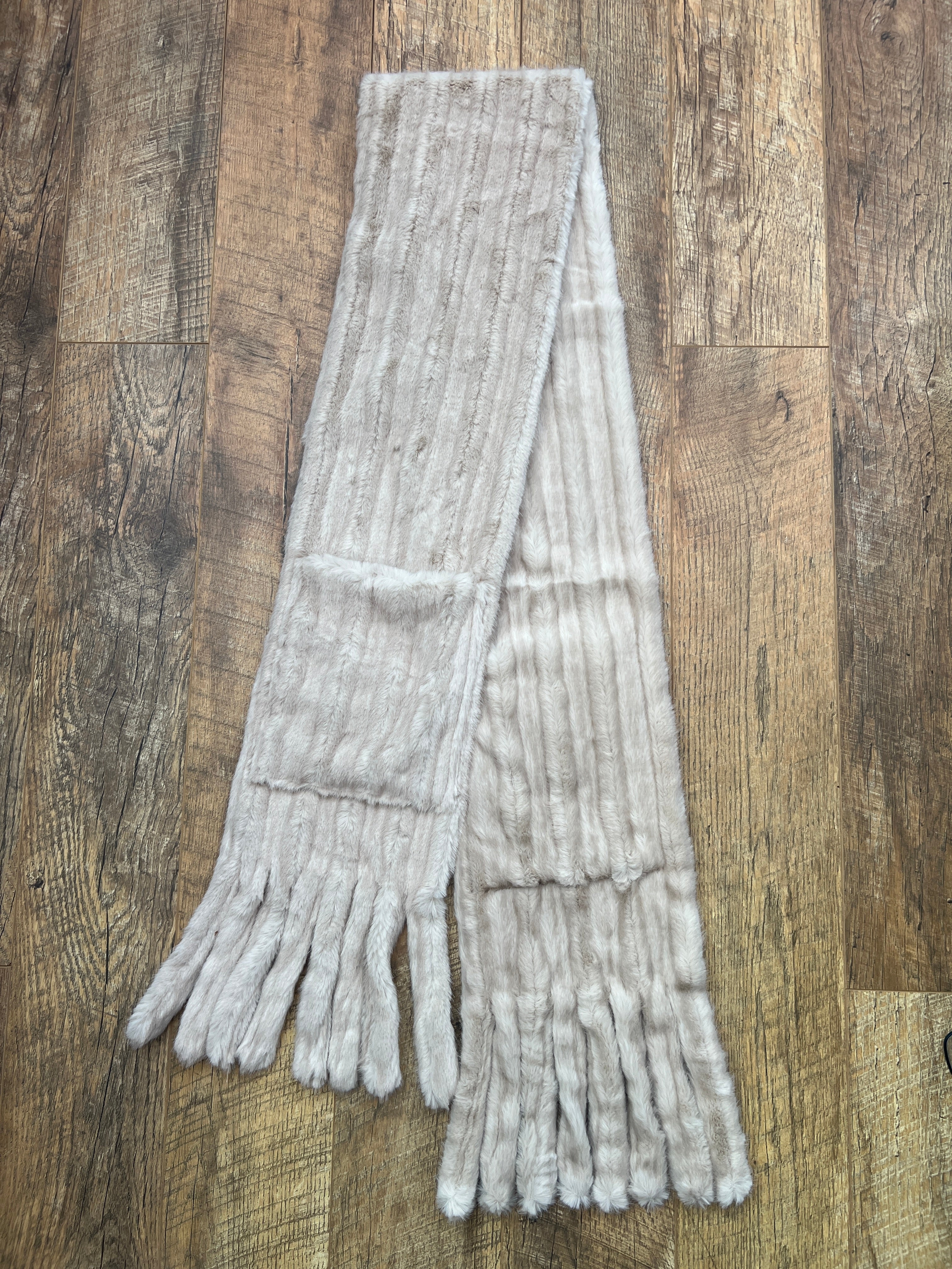 FurScarf 2026 Beige