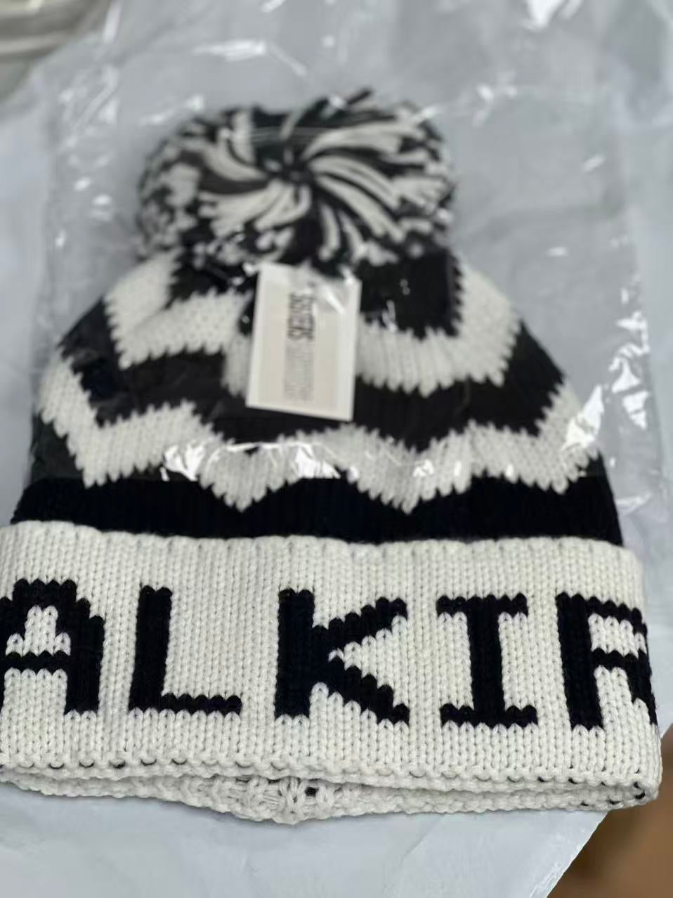 FALKIRK POM POM HAT