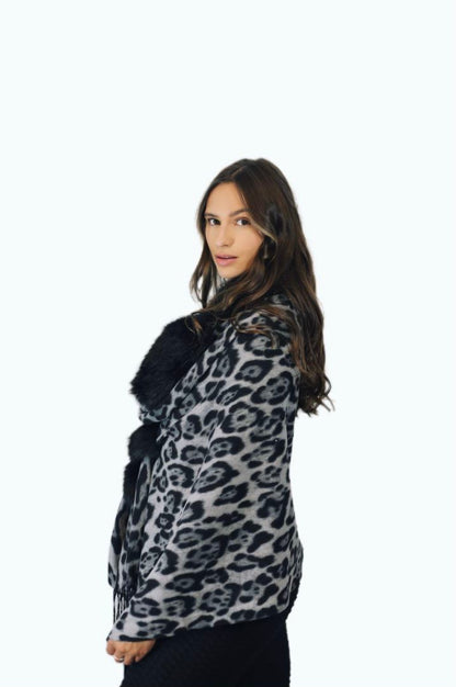 P007 Cashmere-Feeling Blanket Poncho Grey Leopard